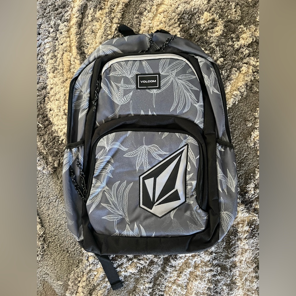 Volcom Black and Gray Leaf Pattern Backpack NWT - image 1